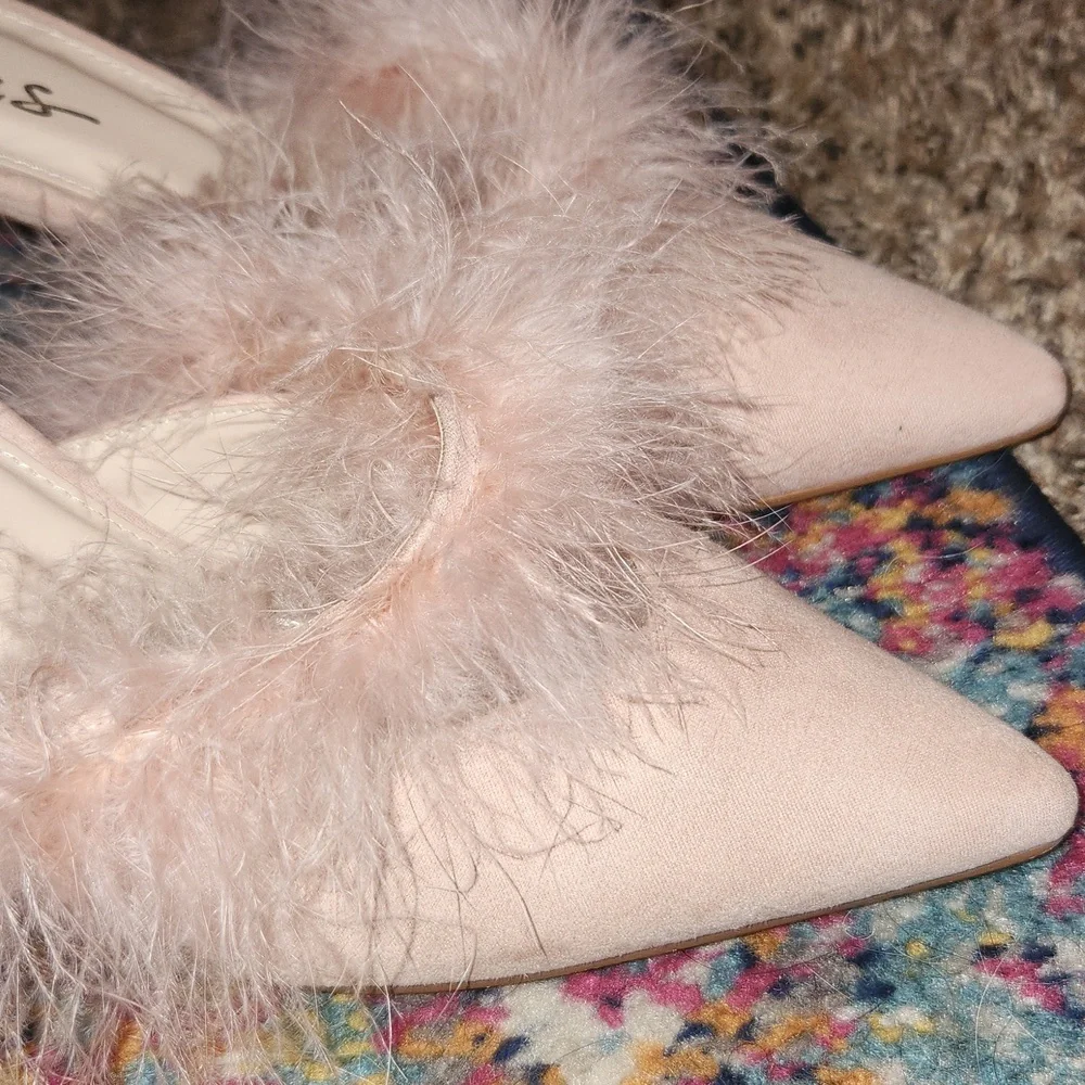 Lulu’s 8.5 Fazal Blush Suede Feather Pointed-Toe Mules - Picture 5 of 7
